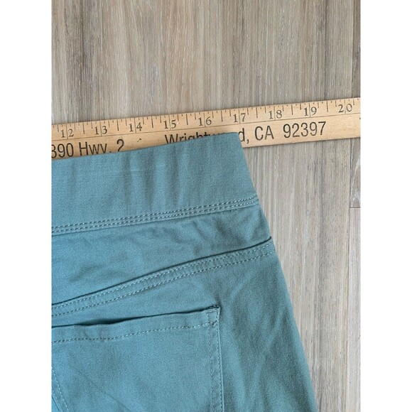 Gloria Vanderbilt Slimming Mid-Rise Green Pull On Crop Stretch Pants Size 12 EUC - Picture 6 of 7